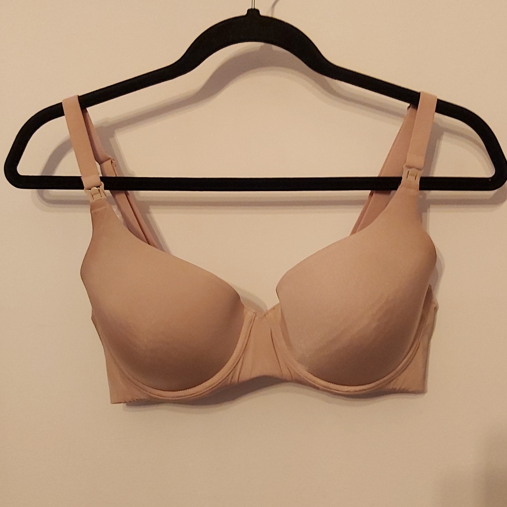 La vie en rose, Nude bra, 34D